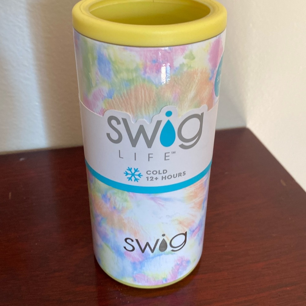 Swig Life floral skinny can cooler